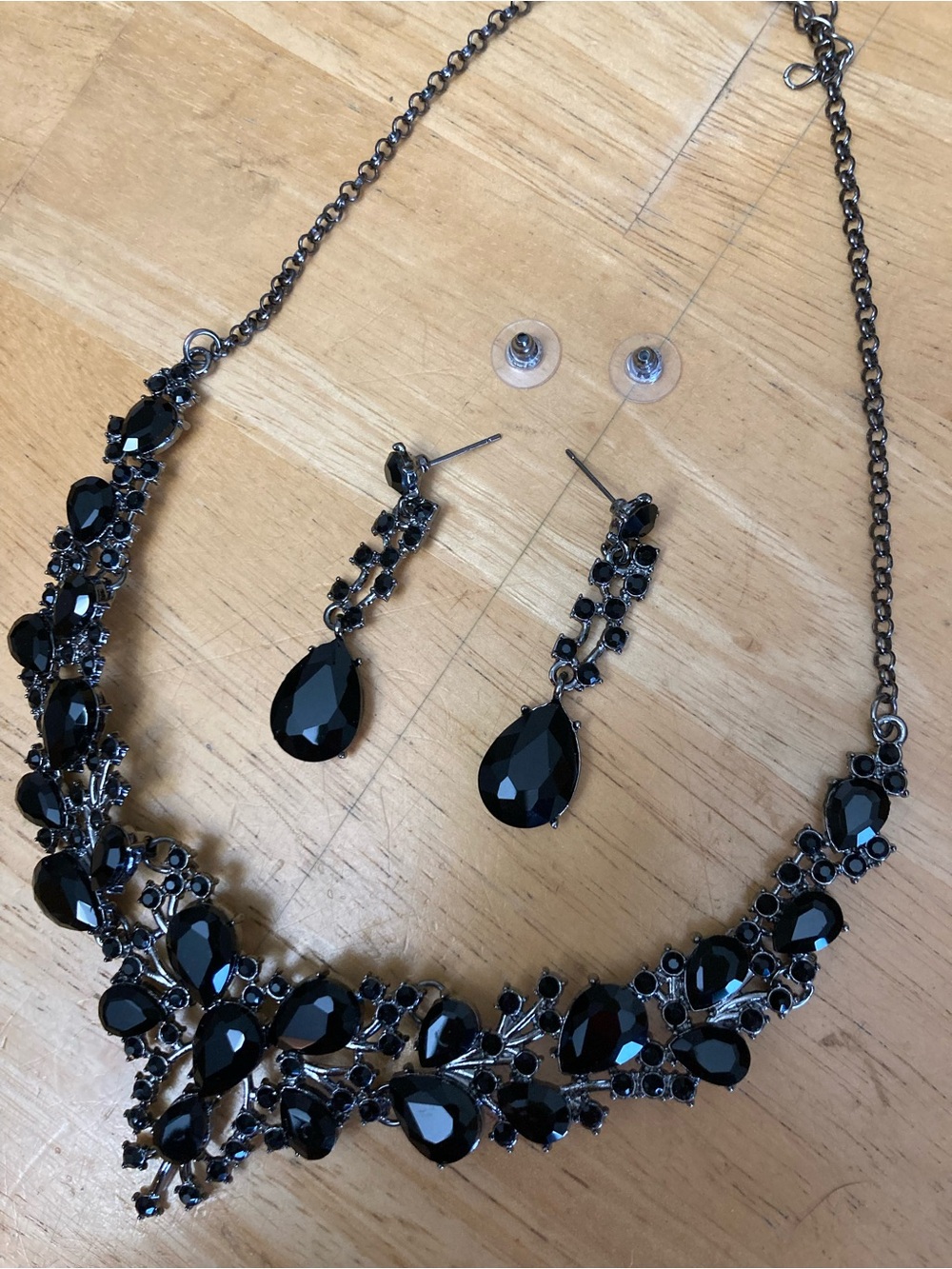 Black Crystal Teardrop Necklace & Earrings Set